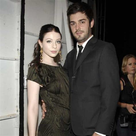 Michelle Trachtenberg : Dating History & Exes